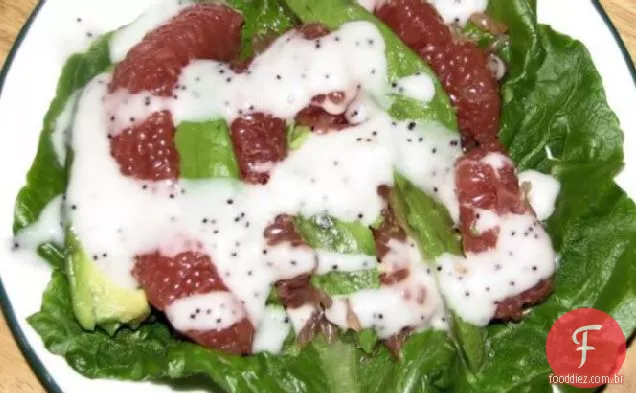 Salada de abacate e toranja com molho de sementes de papoula