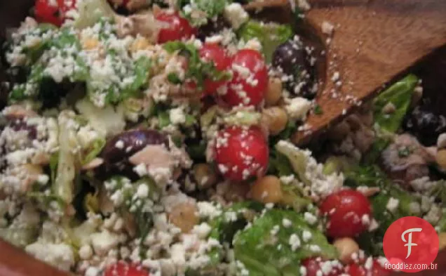Salada de frango grego com molho de limão e ervas
