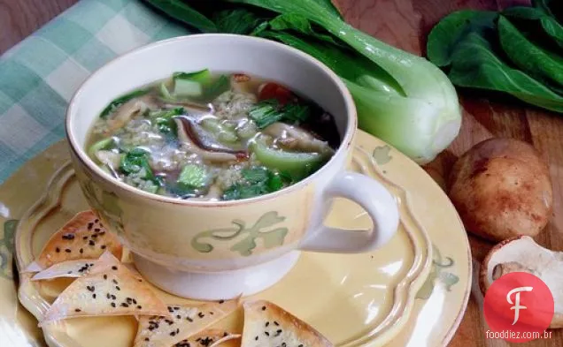 Sopa De Galinha De Gengibre Com Bebê Bok Choy