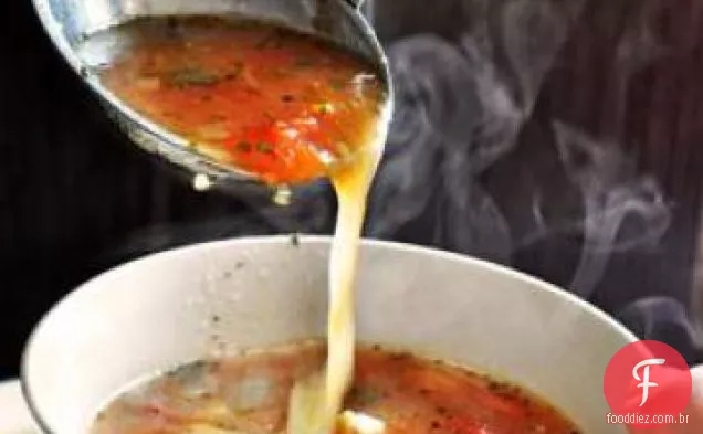 Sopa vegetariana saudável-perfeita para dias frios de Inverno!