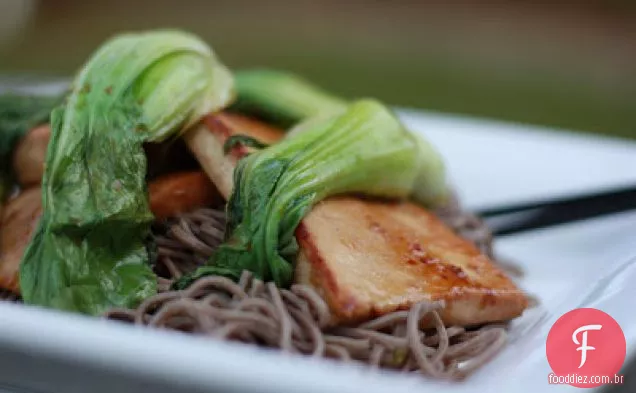 Macarrão Soba Com Tofu E Bok Choy