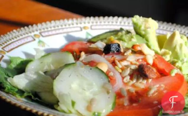 Salada de tomate e abacate com garoa de estragão
