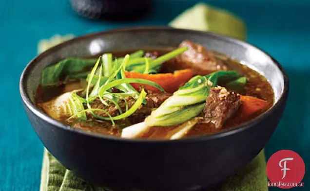 Carne de estilo chinês, batata-doce e guisado Bok Choy