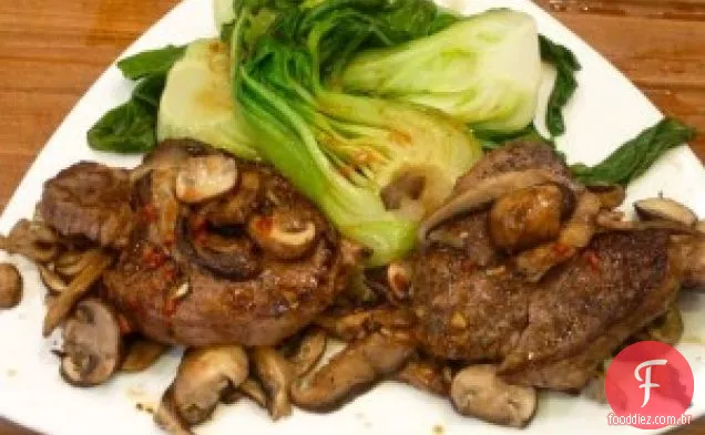 Bife magro com cogumelos, bok Choy e Gingered Tamari