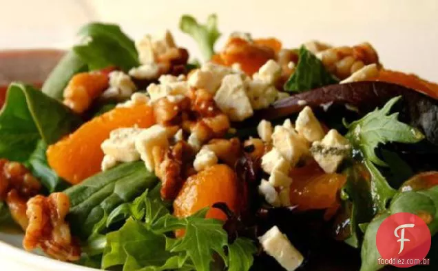 Salada de nozes torradas com tangerina e queijo Gorgonzola
