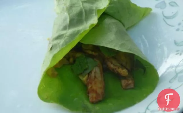 Frango hoisin grelhado em xícaras de alface