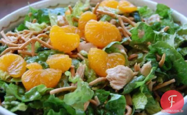 Deliciosa Salada De Frango Asiática Com Macarrão Chow Mein