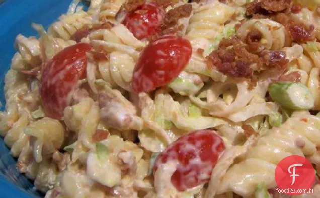 Salada de macarrão BLT