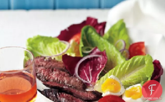 Salada de bife e ovo