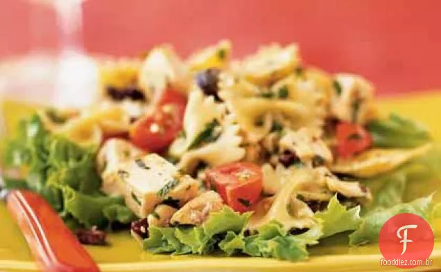 Salada de frango e Farfalle com pesto de nozes
