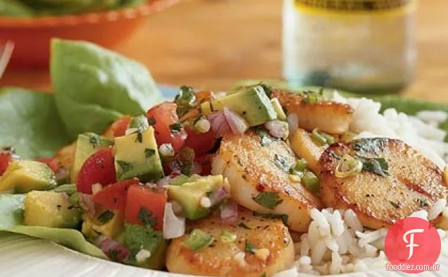 Vieiras de vitrificação cítrica com Salsa de abacate