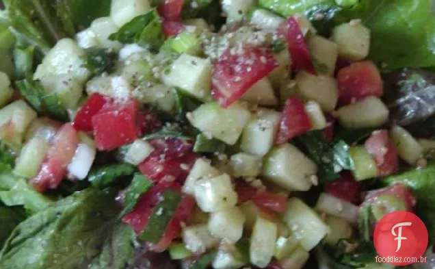 Salada de jardim com um toque asiático