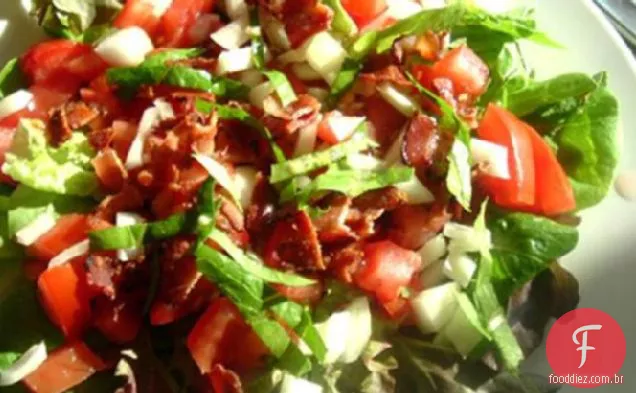 Salada de tomate e Bacon em copos de alface Bibb