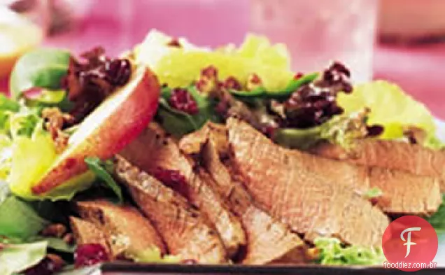 Salada de lombo, Cranberry e pêra com molho de mostarda com mel