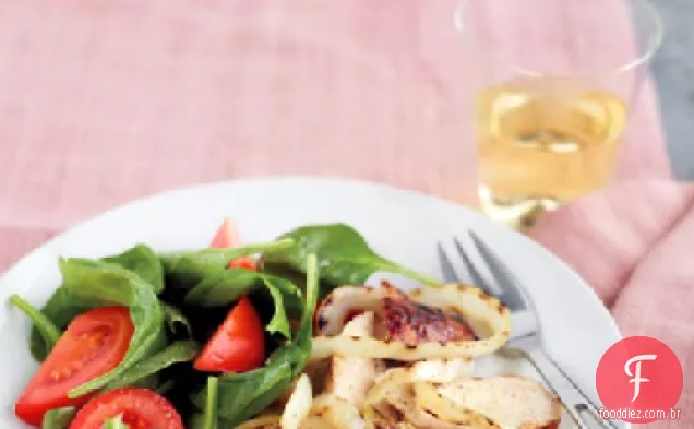 Frango com mostarda e mel grelhado com cebola e Salada De Espinafre
