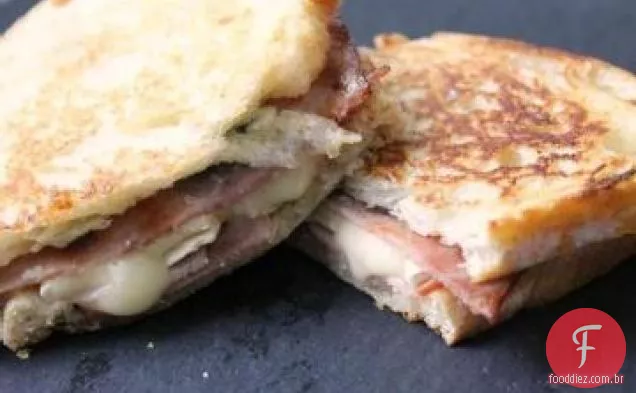 Sanduíche de presunto e Brie