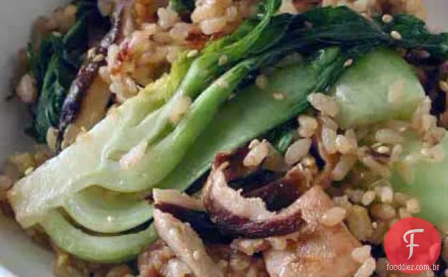 Arroz frito com frango com Bok Choy