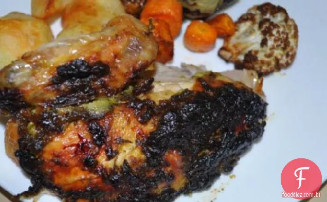 Frango assado com alho, limão e salsa