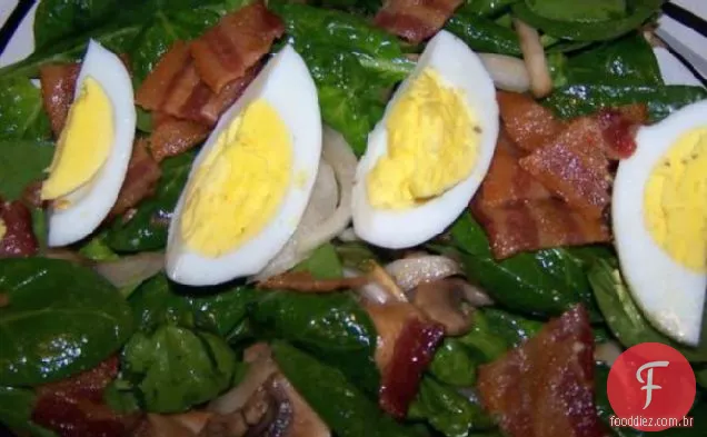 Salada De Espinafre Com Molho De Bacon Quente