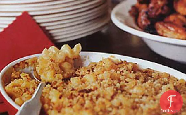 Macarrão e queijo com migalhas de Pão de alho, simples e Chipotle