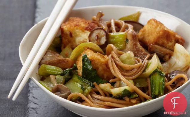 Tofu crocante com macarrão