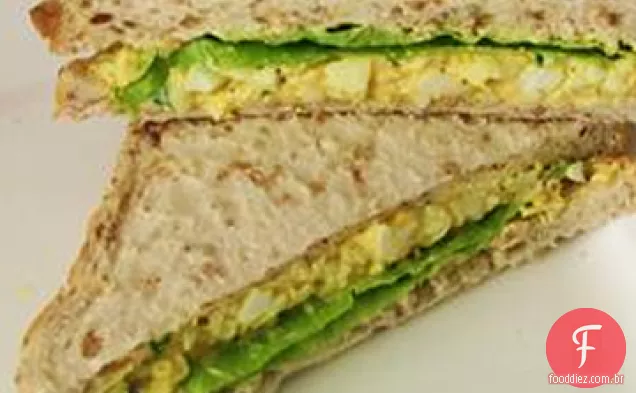 Deliciosa salada de ovos para sanduíches
