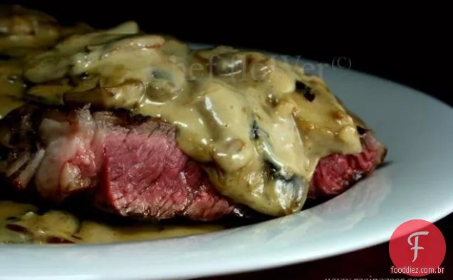 Bife Frigideira Com Molho De Cogumelos