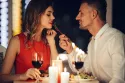 31 Idéias de jantar romântico que vão definir o clima certo